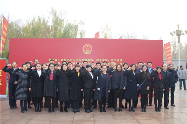 河北乾骥律师事务所40余名律师参加省会律师集体宣誓仪式